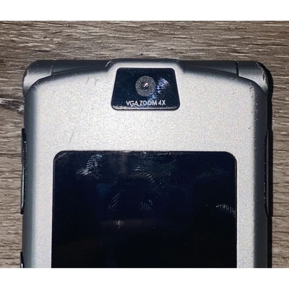 Motorola RAZR / Razor V3 - Silver ( AT&T ) Flip Phone - Needs New Battery